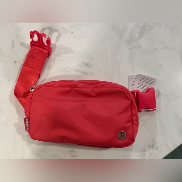 Lululemon Everywhere Belt Bag 1L Glaze Pink NWT - Picture 4 of 10